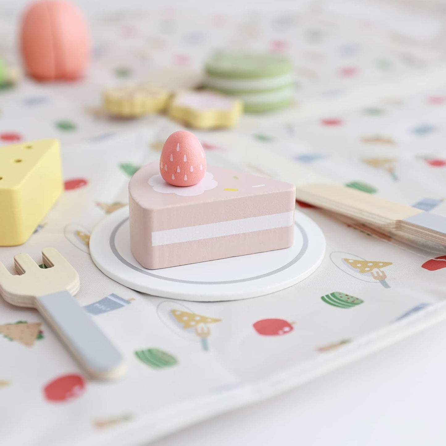 PLAYSET - Wooden Picnic Pack & Play Kit